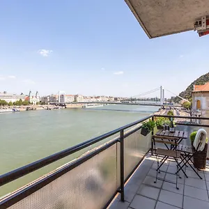 Luxury With A Beautiful View For The Danube River Apartament